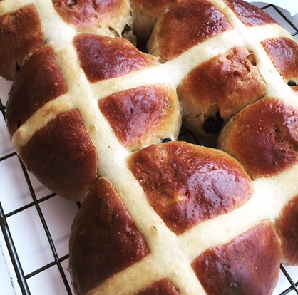 HOT CROSS BUNS